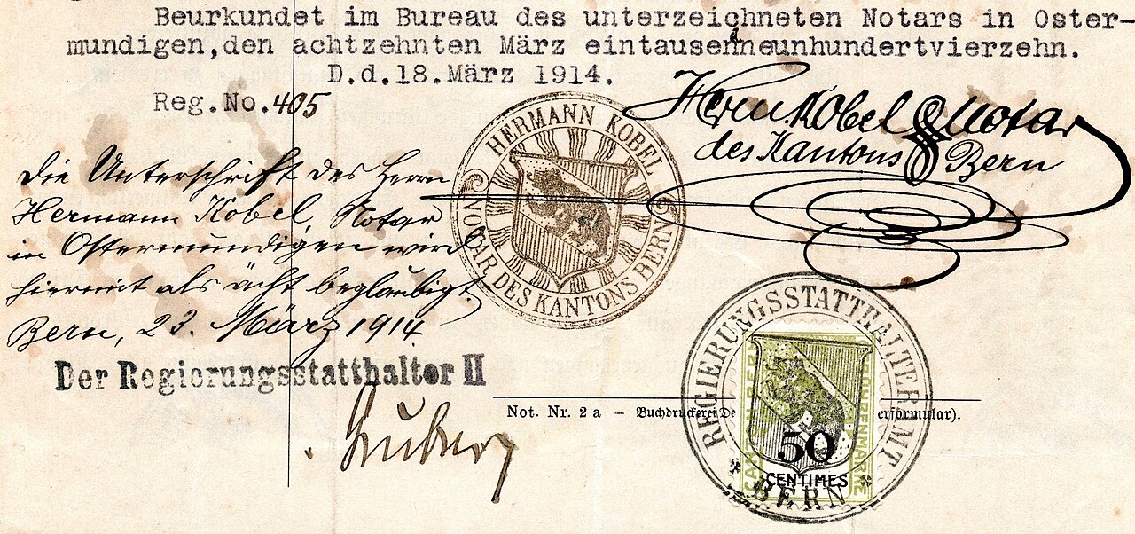 Un documento notarial antiguo con sellos